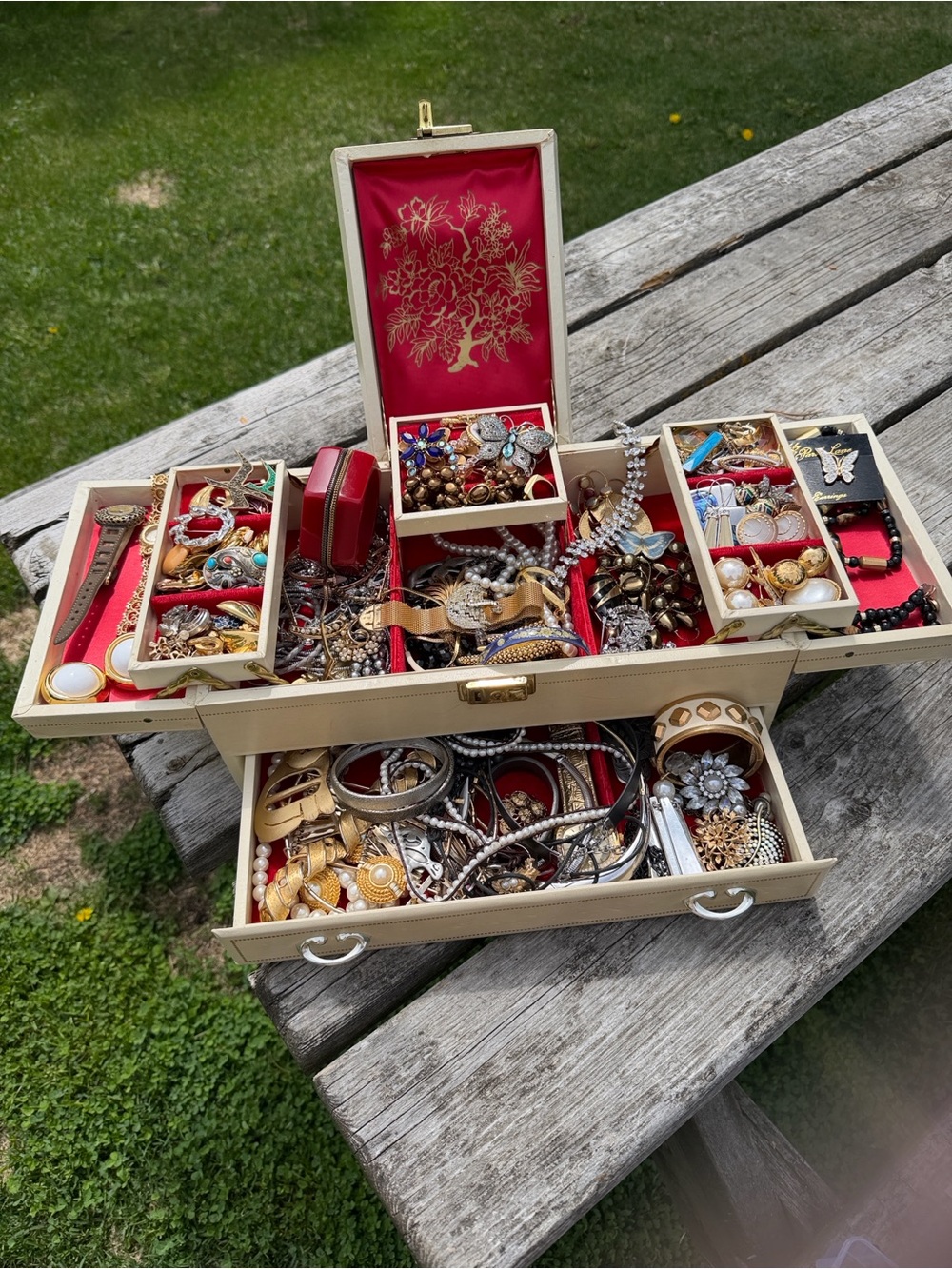 Vintage Signed Jewelry Buxton Box  109 pieces